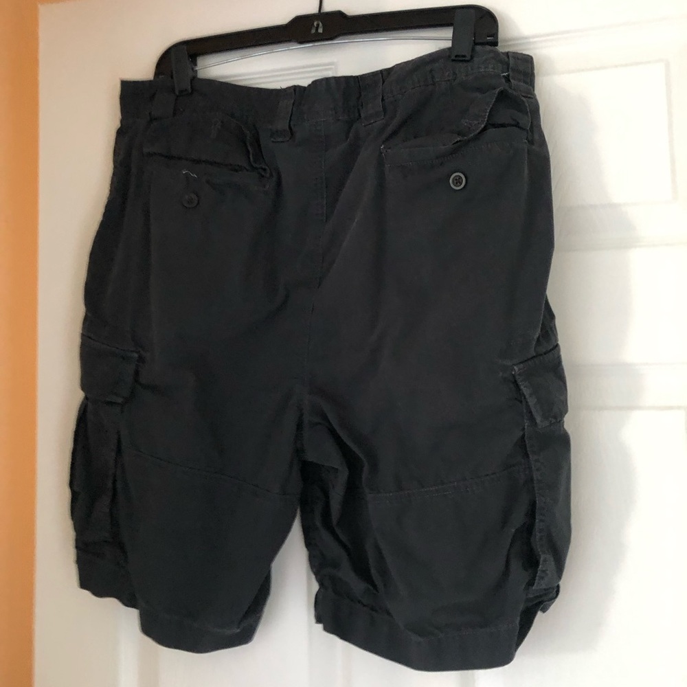 Men’s Chaps Cargo Shorts - Picture 2 of 3